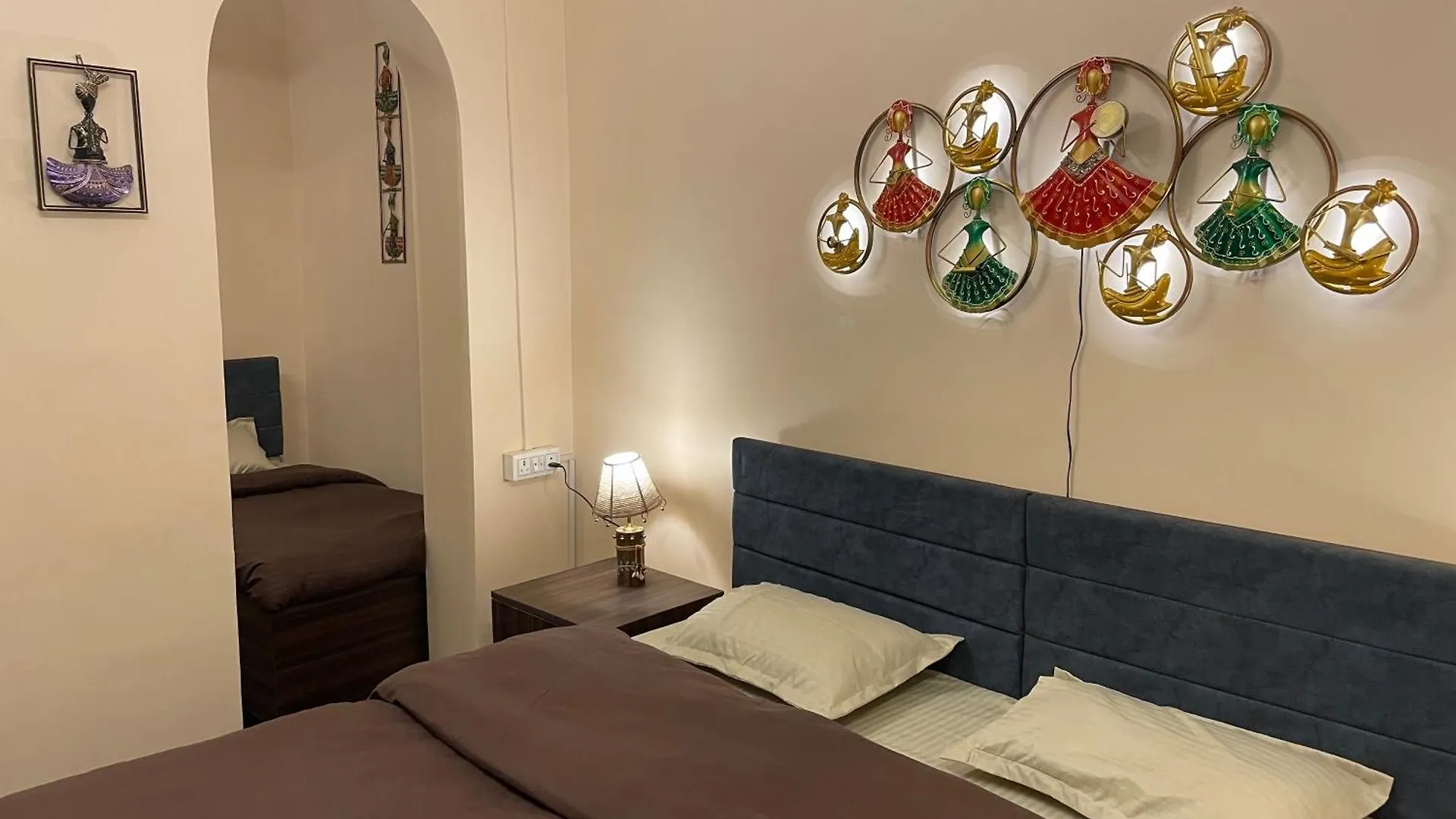 Bed & Breakfast Kashi Awahan! Traditional Themed Room Near Vishvanath Temple Varanasi